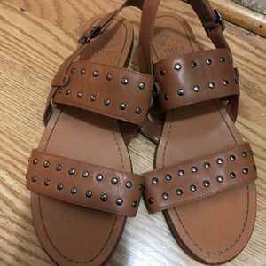 BROWN STRAPPY VINCE CAMUTO SANDALS size 9